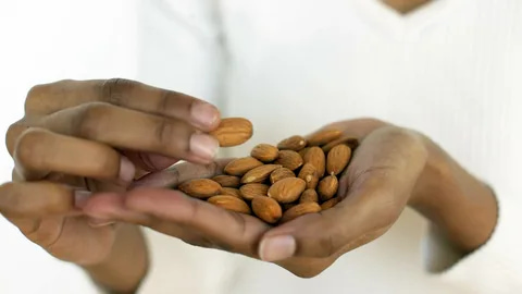 تصویر 1 از خرید جدید ترین انواع بادام درختی شیرین